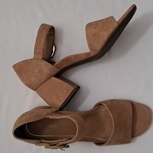 Vionic Women's Size 11 Velcro Strap 2.5 inch Chunky Heel Sandal